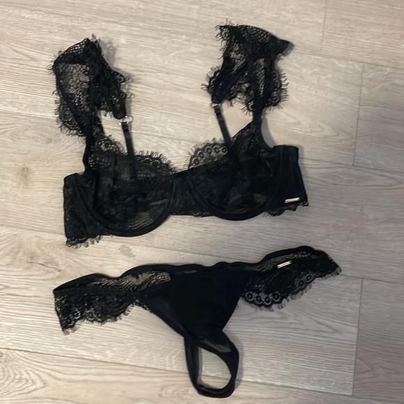 Bluebella lingerie set - Picture 2 of 6